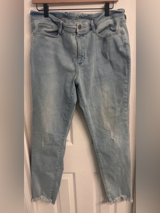 a.n.a Denim - a.n.a Light Wash High Rise Skinny Jeans with Frayed Hem